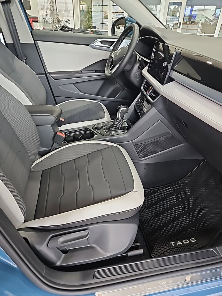 New 2026 Volkswagen Taos SE image 13