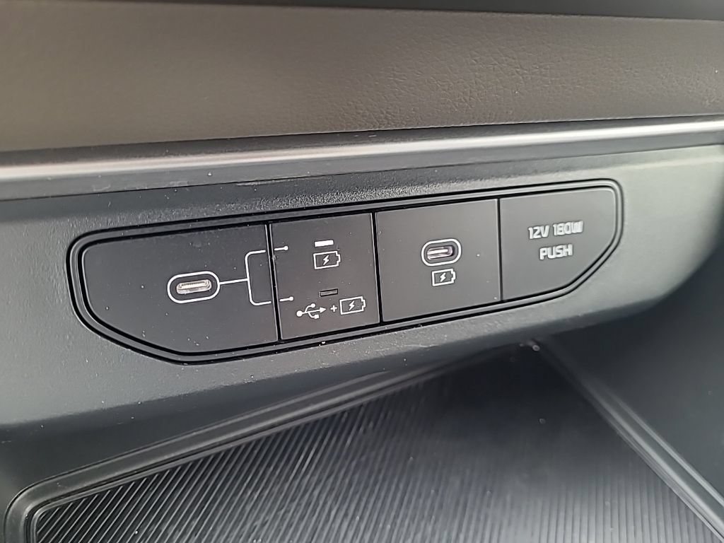 Certified 2025 Kia Carnival FWD image 32