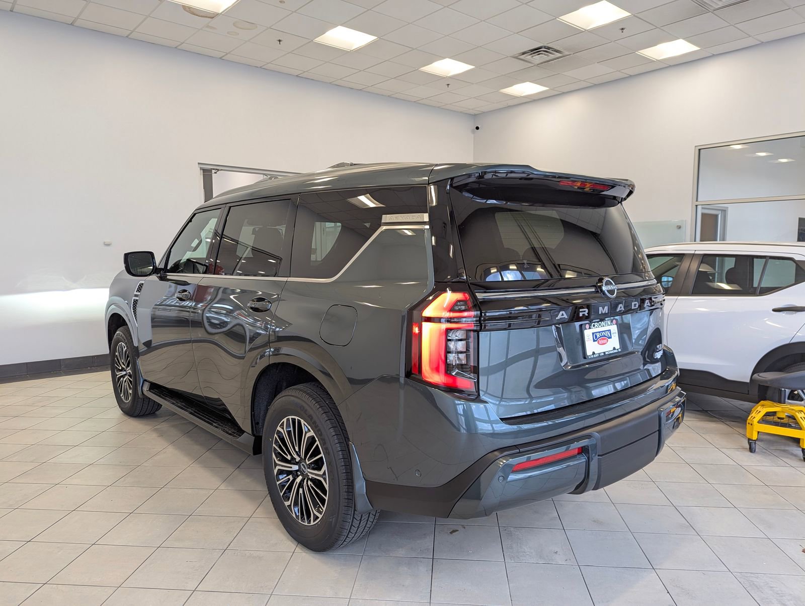 New 2025 Nissan Armada SL w/ Captain's Chari Seat Package image 4
