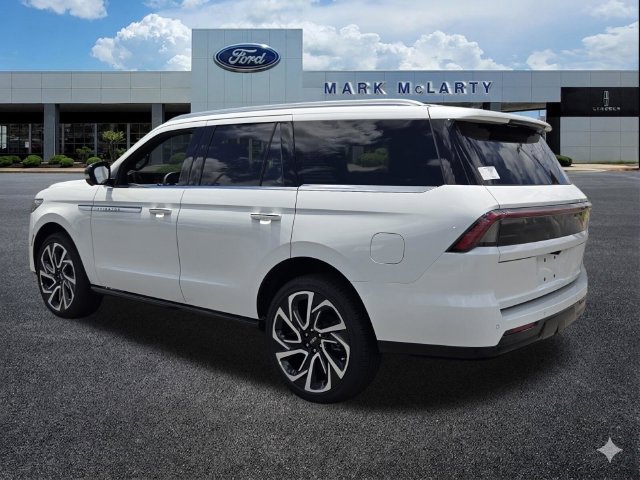 New 2026 Lincoln Navigator Reserve AWD/4WD image 3