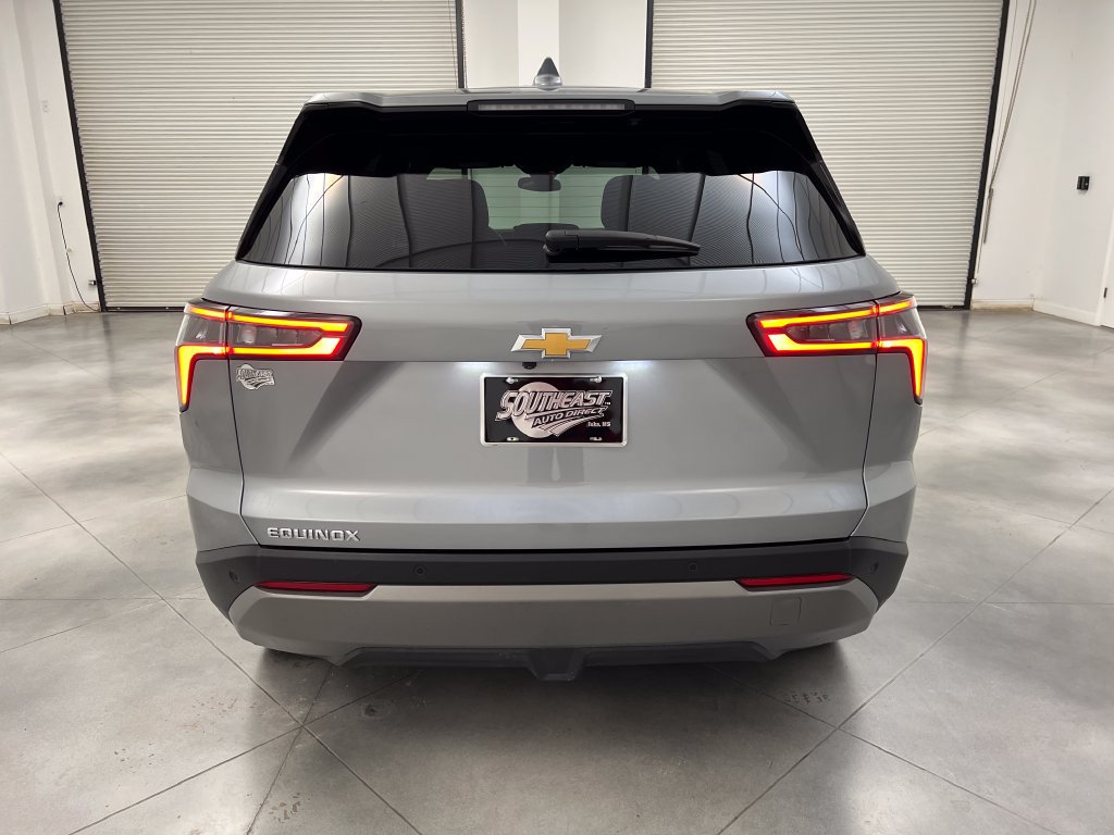 Used 2025 Chevrolet Equinox LT FWD image 8
