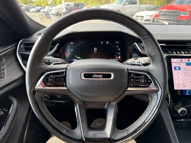Used 2022 Jeep Grand Cherokee Overland w/ Advanced Protech Group III AWD/4WD image 31