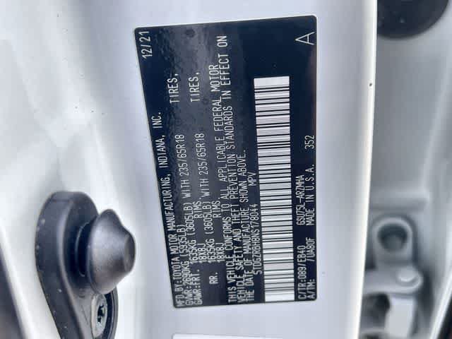 Used 2022 Toyota Highlander XLE AWD/4WD image 22