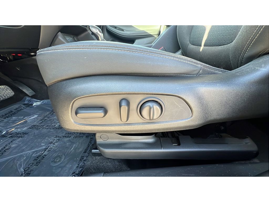 Used 2020 Buick Encore GX Select AWD/4WD image 25