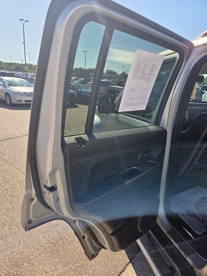 Used 2011 Jeep Liberty Limited Jet AWD/4WD image 12