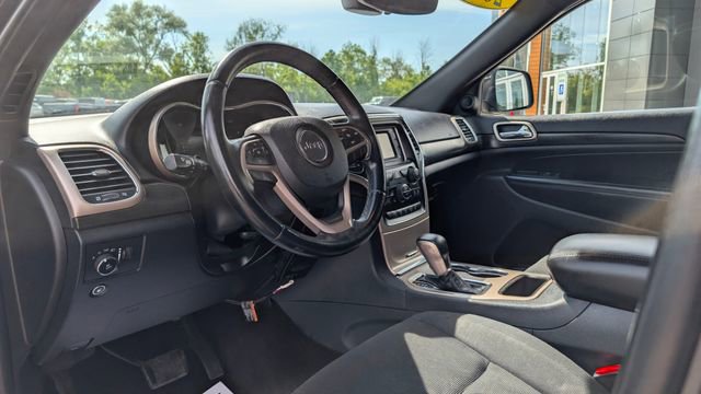Used 2017 Jeep Grand Cherokee Laredo w/ Quick Order Package 23E AWD/4WD image 16