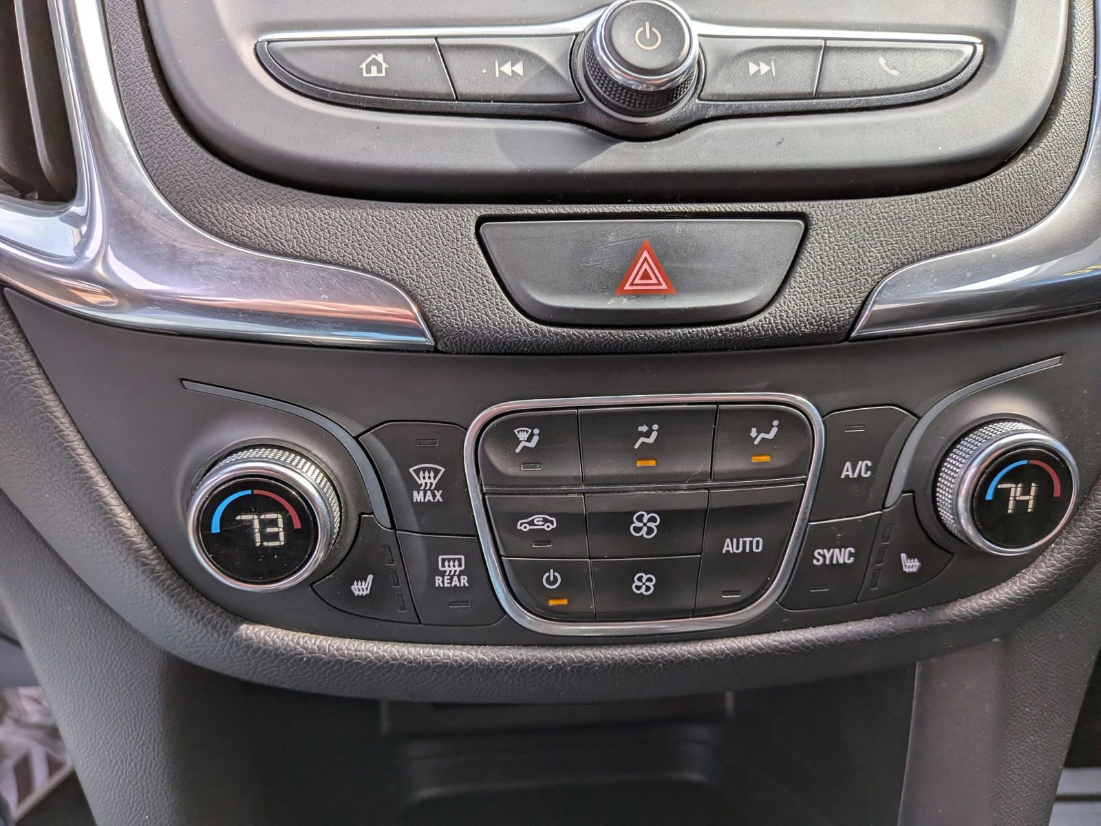 Used 2020 Chevrolet Equinox LT image 41