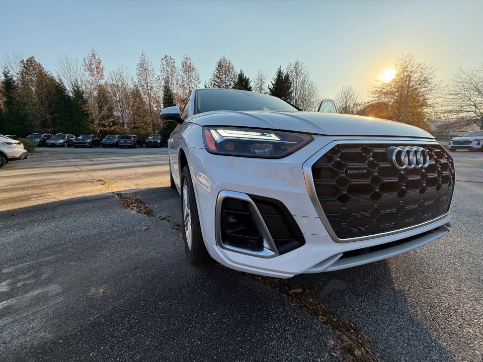 Used 2024 Audi Q5 e Premium w/ Convenience Package image 24