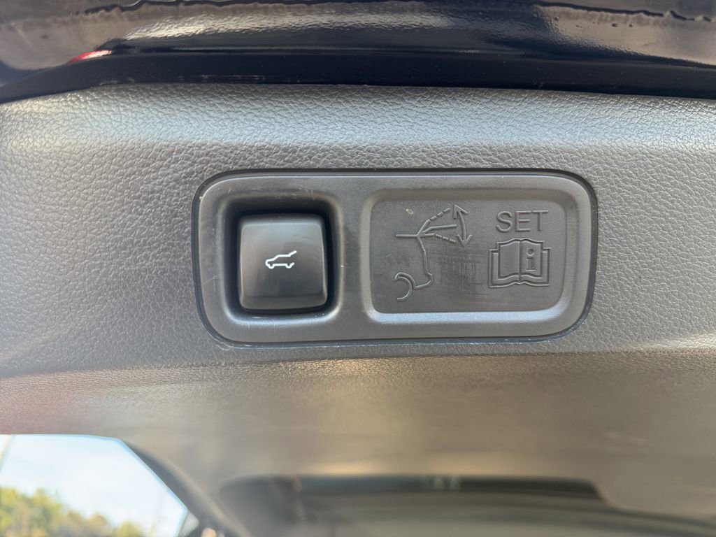 Certified 2024 Ford Expedition Limited image 30