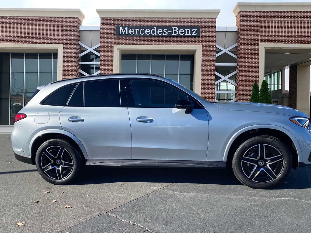 Used 2025 Mercedes-Benz GLC 300 4MATIC image 4