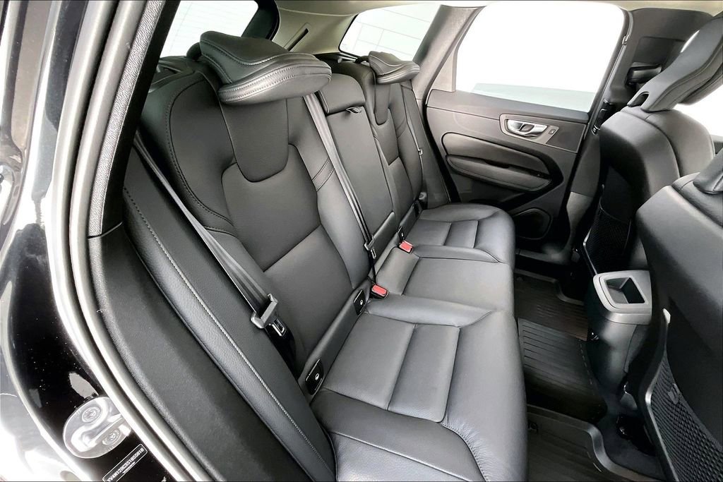 Used 2025 Volvo XC60 B5 Plus w/ Protection Package Premier image 33