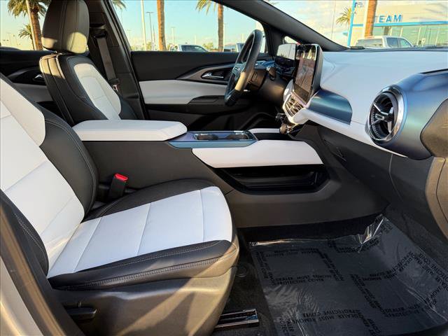 Certified 2026 Chevrolet Equinox EV LT FWD image 12