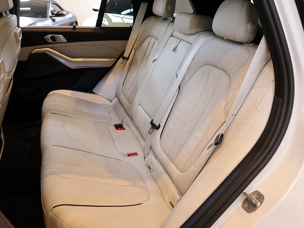 Used 2023 BMW X5 xDrive45e w/ Executive Package image 11