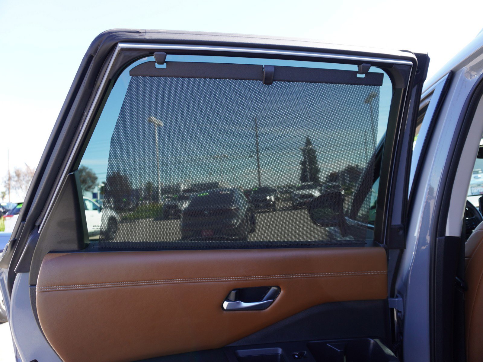 Used 2022 Nissan Pathfinder Platinum w/ Cargo Package image 12