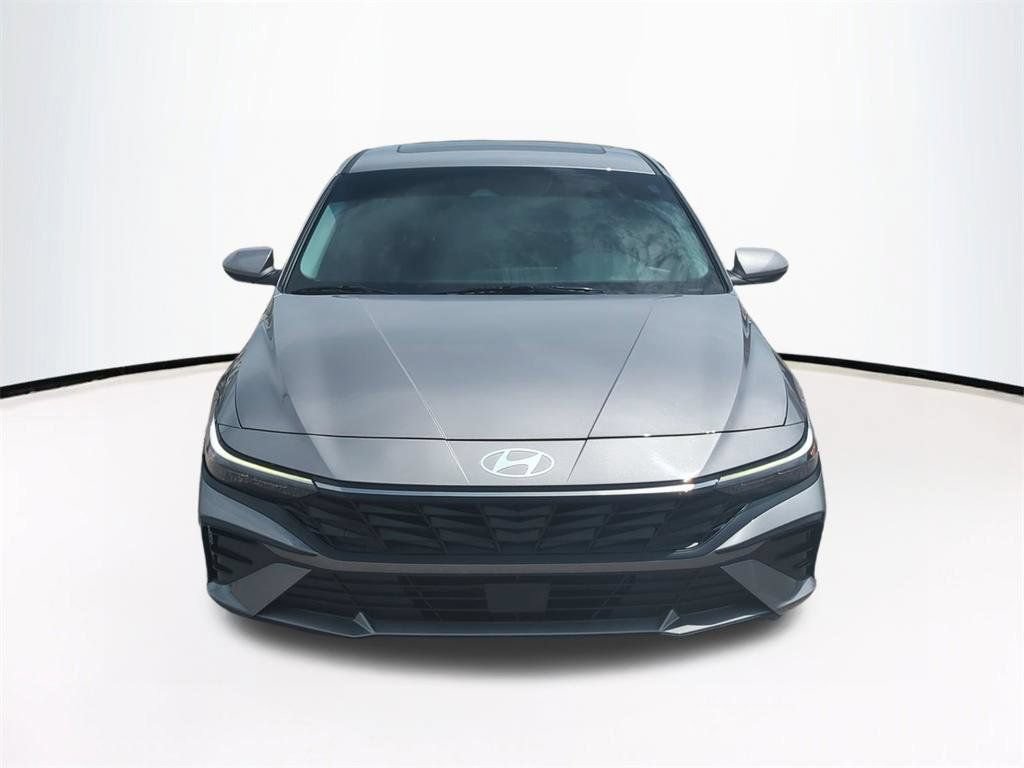 Used 2024 Hyundai Elantra SEL w/ Convenience Package FWD image 3
