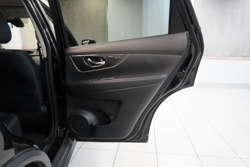 Used 2020 Nissan Rogue SV image 25