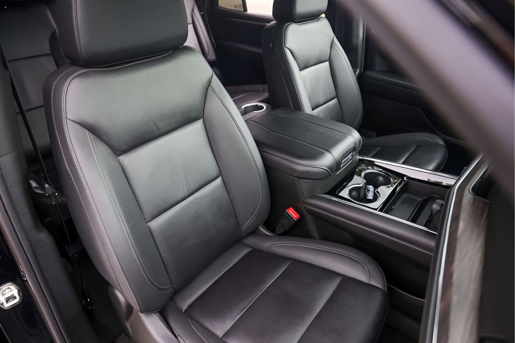 Used 2025 Chevrolet Tahoe LT image 32