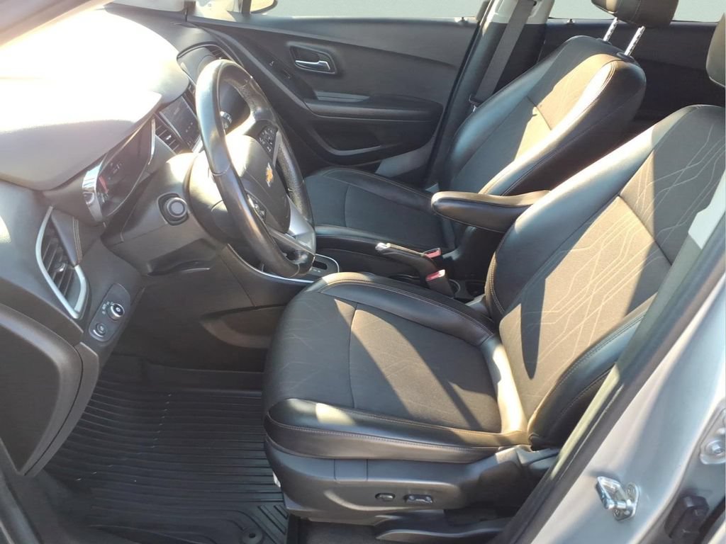 Used 2020 Chevrolet Trax LT w/ LT Convenience Package FWD image 10