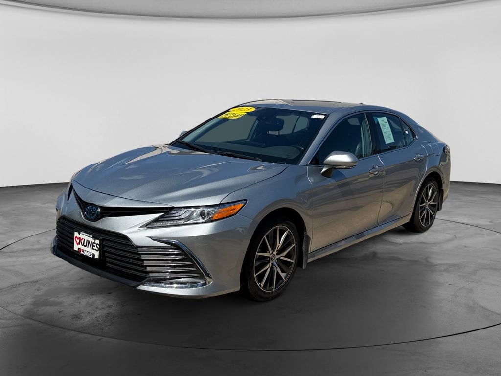 Used 2023 Toyota Camry XLE w/ Cold Weather Package FWD image 5