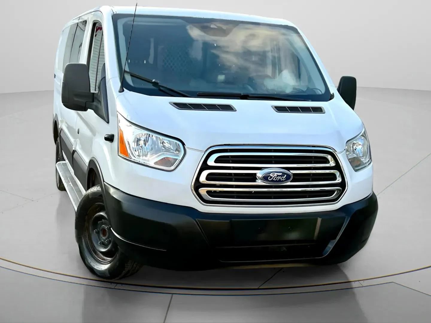 Used 2019 Ford Transit 250 130 Low Roof w/ Exterior Upgrade Package image 7