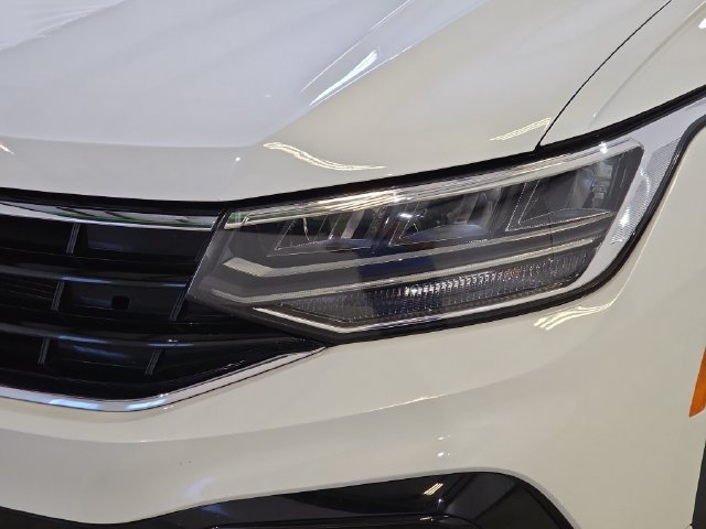 Used 2024 Volkswagen Tiguan SE R-Line FWD image 30