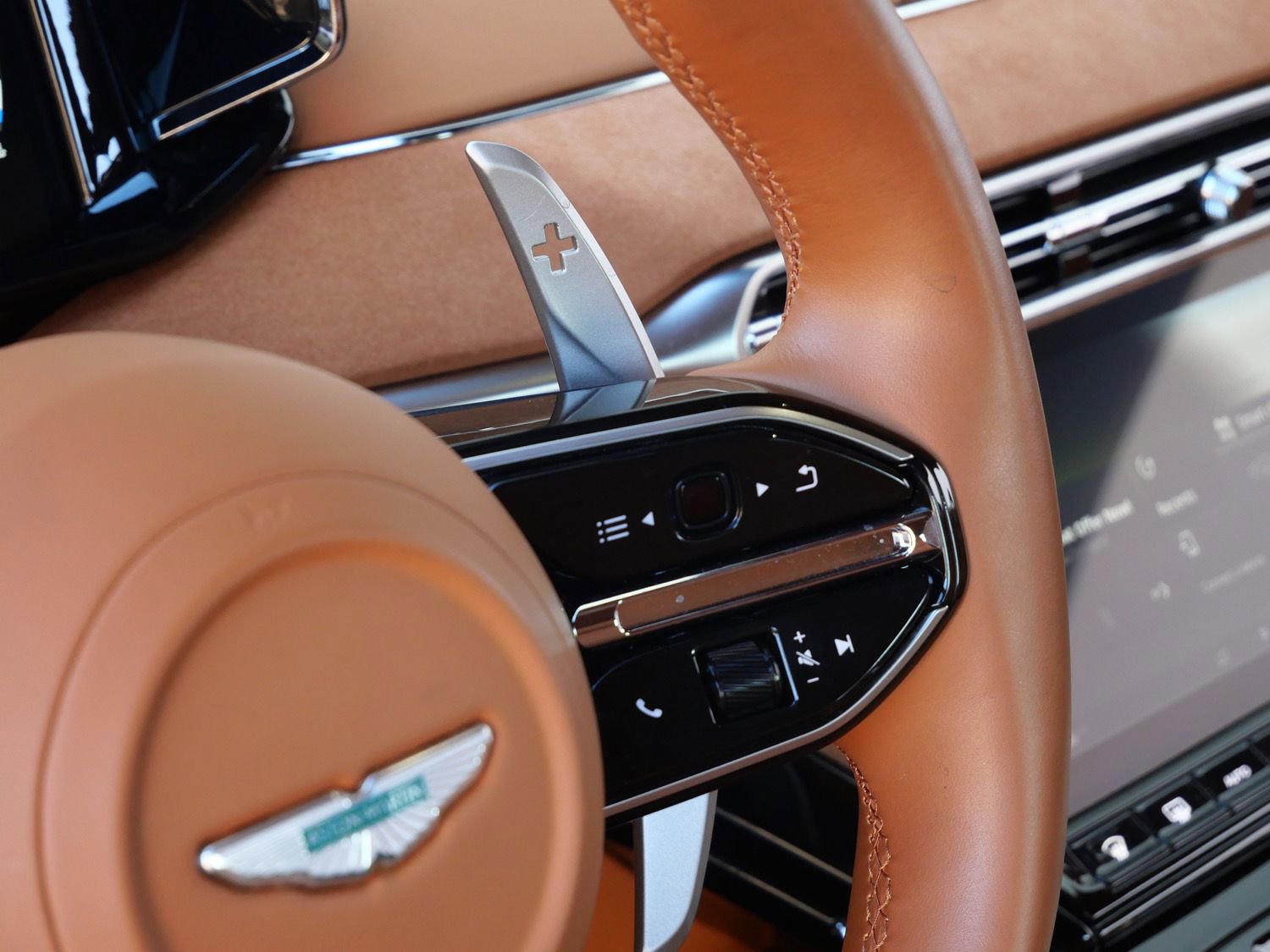 Used 2025 Aston Martin V8 Vantage Coupe image 16