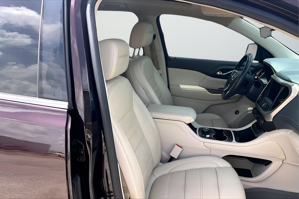 Used 2020 GMC Acadia Denali w/ Technology Package FWD image 26