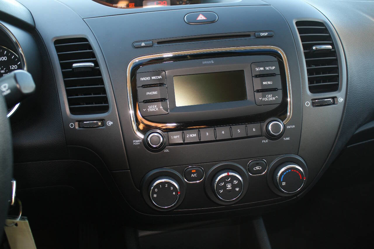 Used 2017 Kia Forte LX image 11