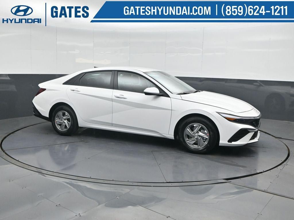 New 2026 Hyundai Elantra SE