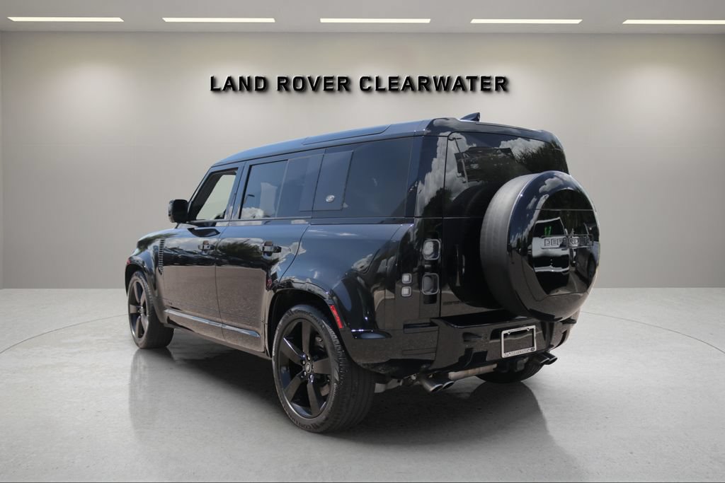 Used 2022 Land Rover Defender 110 V8 AWD/4WD image 3