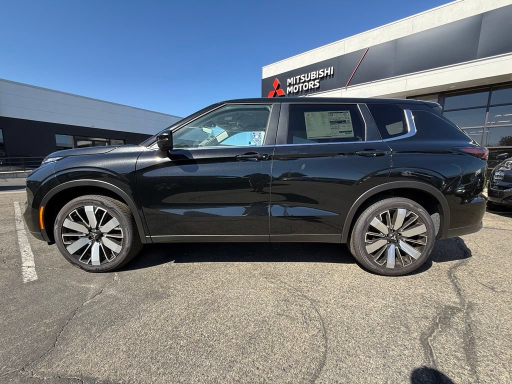 New 2026 Mitsubishi Outlander FWD image 7