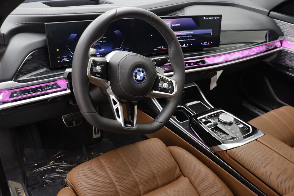 Used 2026 BMW 750e xDrive w/ Executive Package AWD/4WD image 7