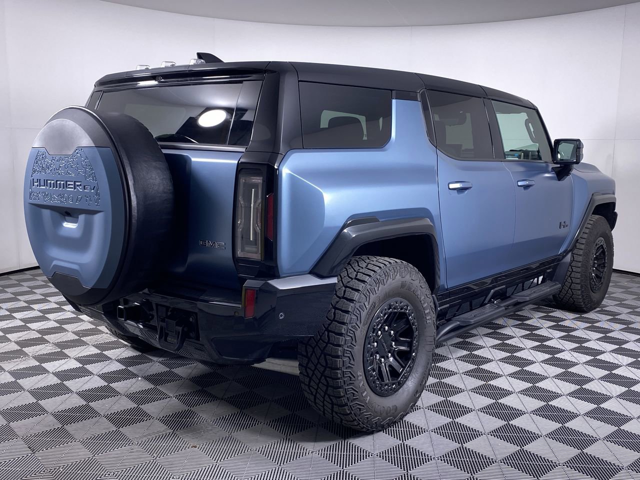 Certified 2024 GMC Hummer EV 3X w/ Omega Edition AWD/4WD image 38