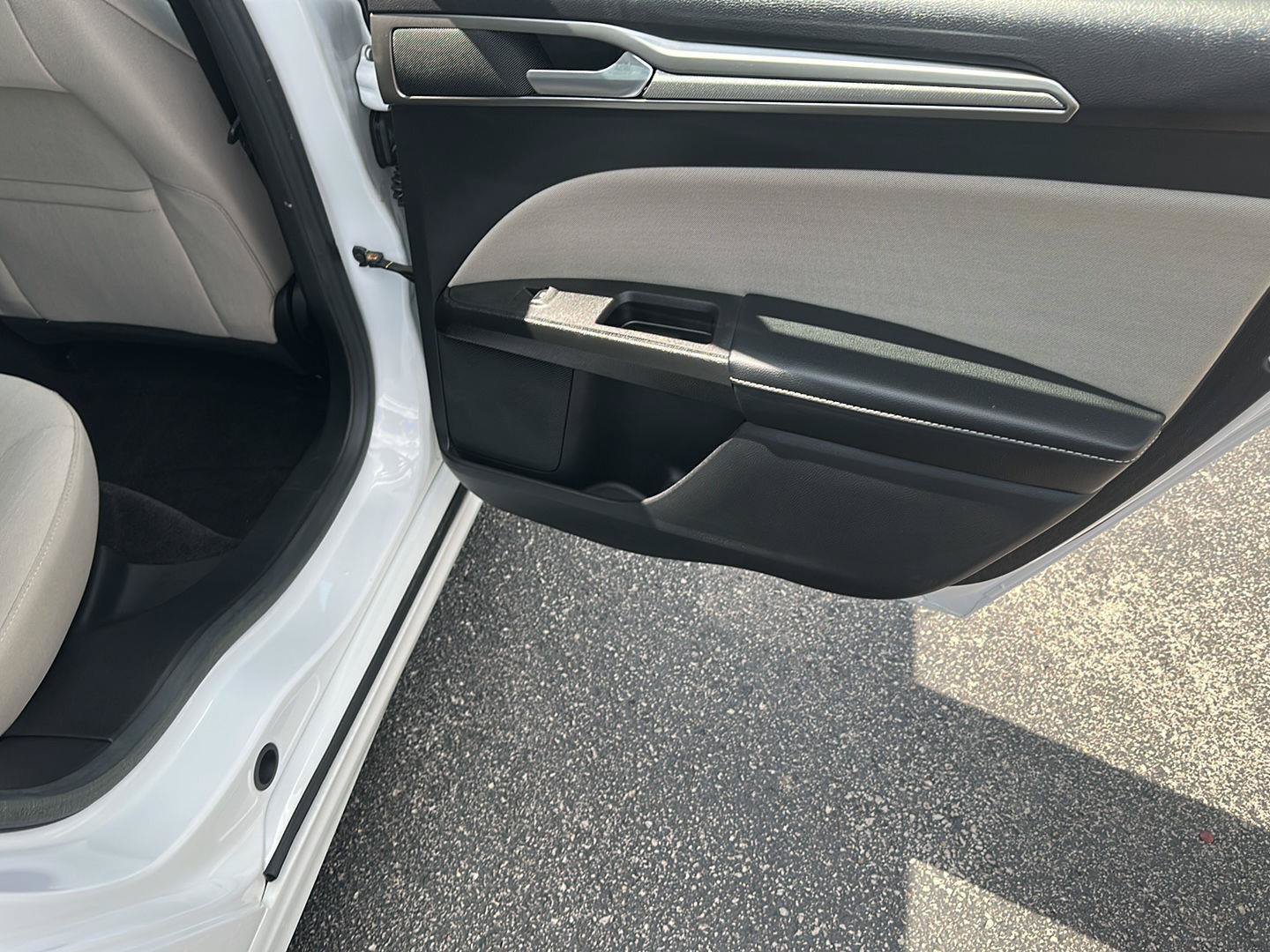 Used 2018 Ford Fusion S FWD image 15