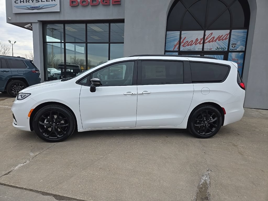 New 2026 Chrysler Pacifica Select w/ S Appearance Package FWD image 5