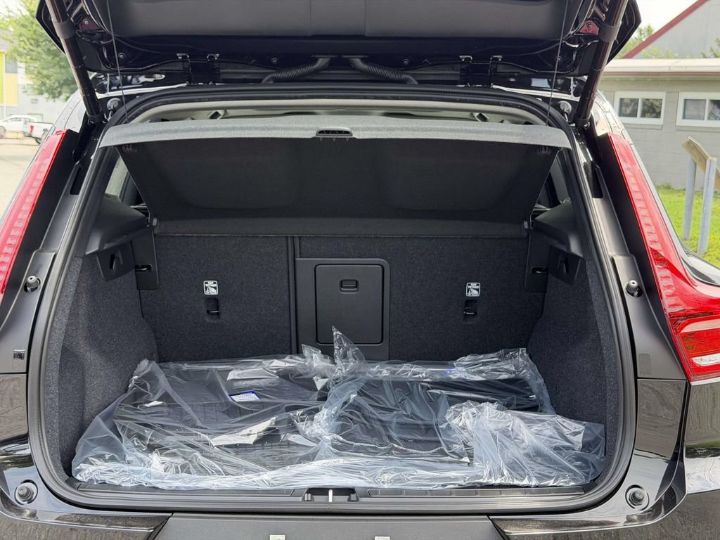 New 2026 Volvo XC40 B4 Core w/ Protection Package FWD image 13