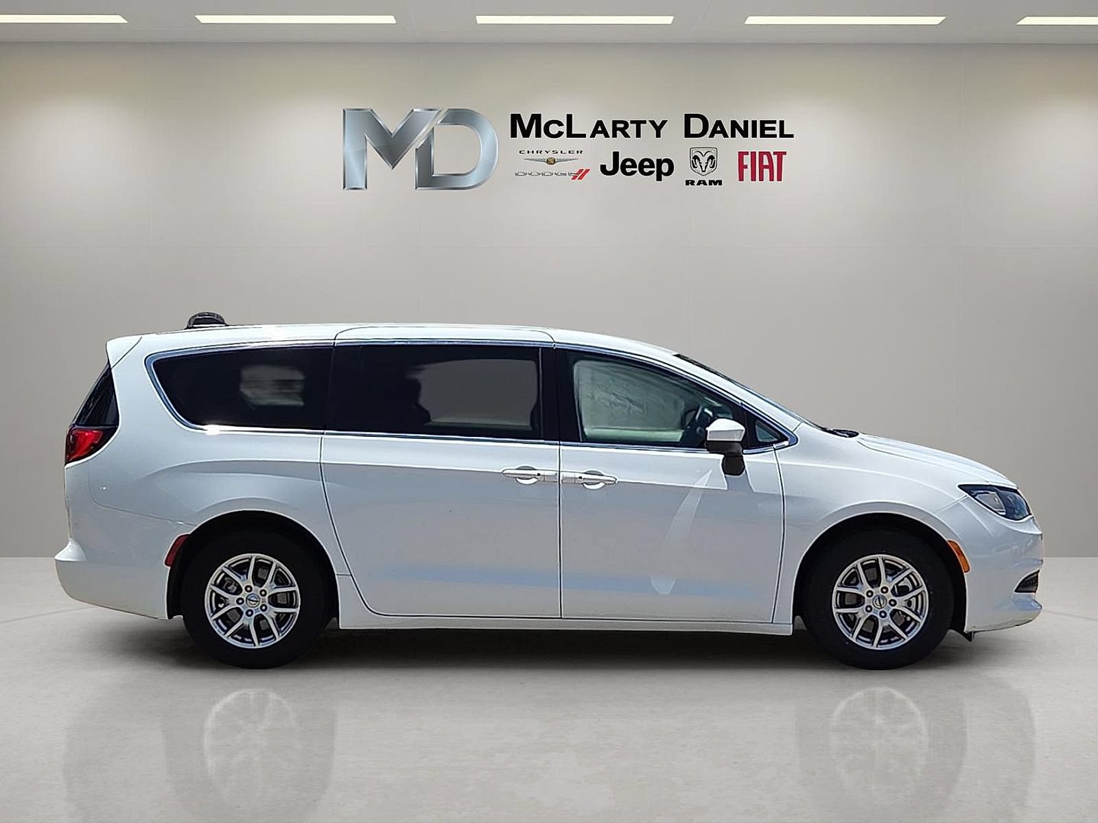 Used 2023 Chrysler Voyager LX FWD image 6