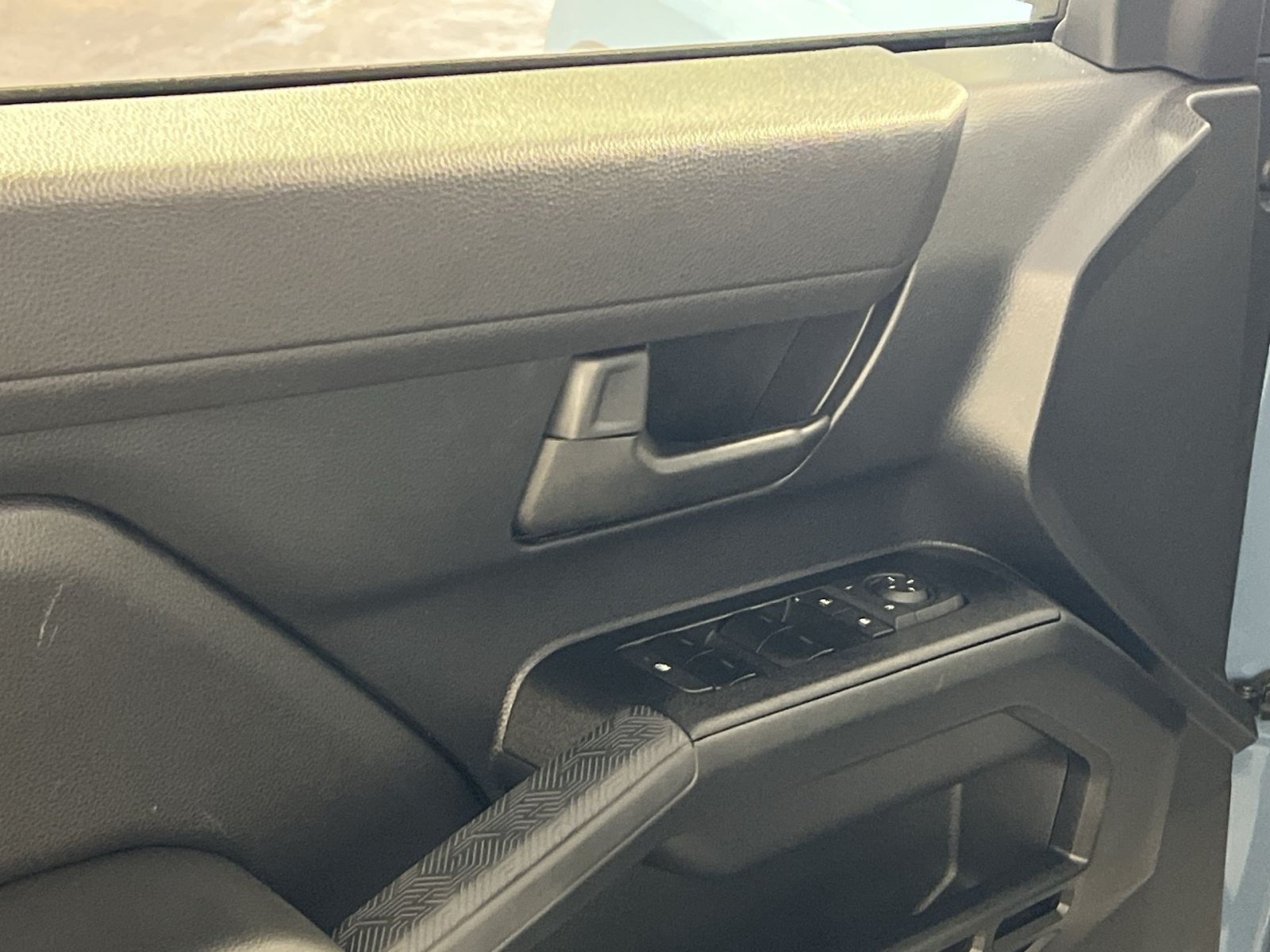 Used 2025 Toyota 4Runner SR5 AWD/4WD image 15
