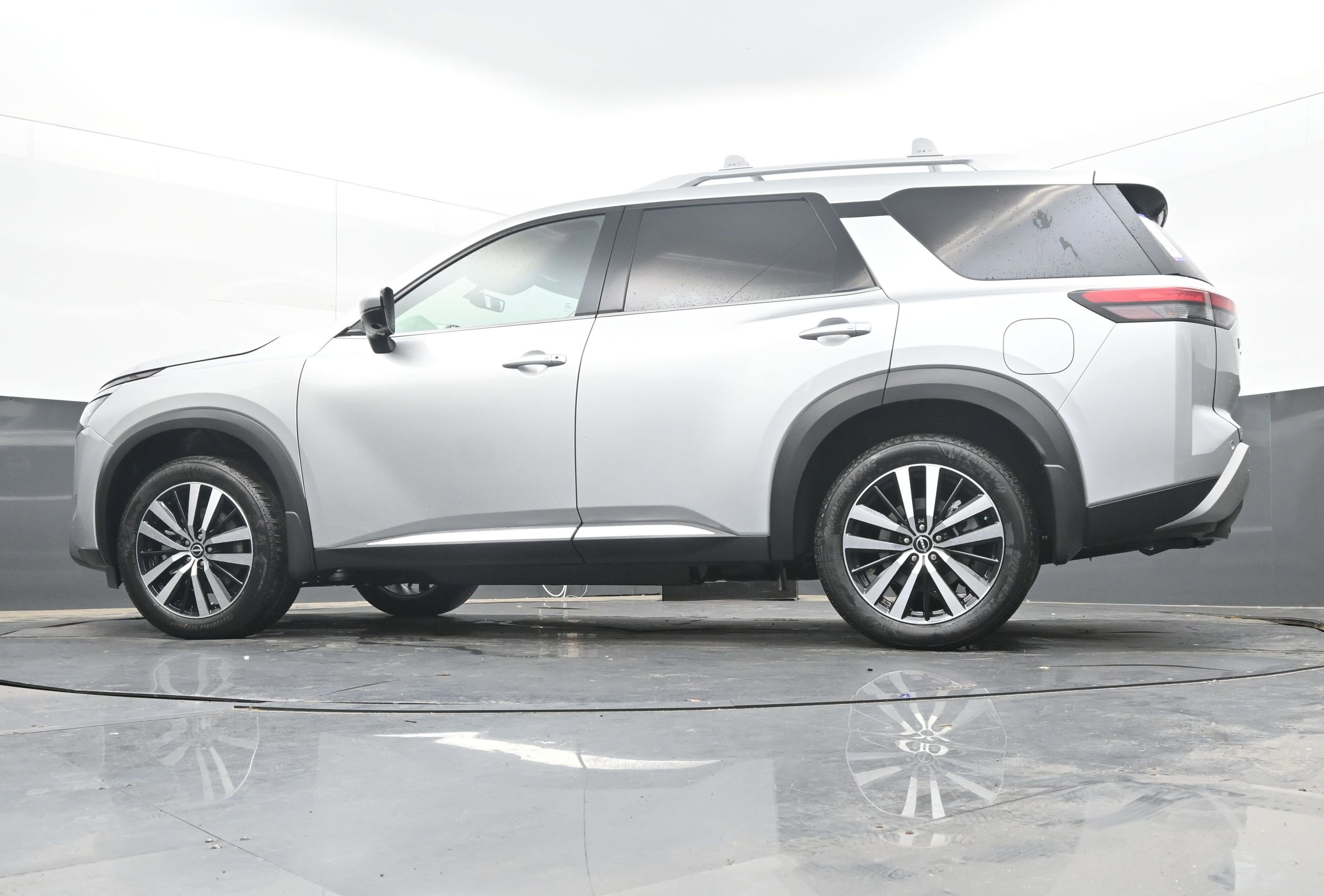 New 2025 Nissan Pathfinder Platinum w/ Cargo Package image 28