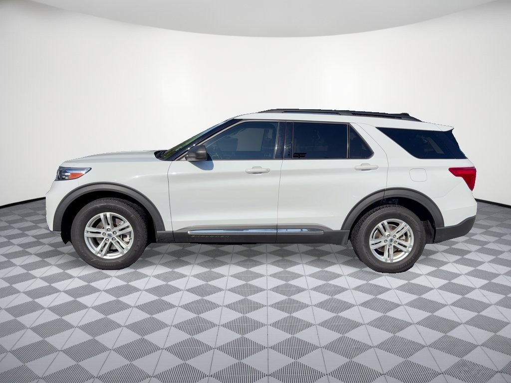 Used 2021 Ford Explorer XLT w/ Equipment Group 202A AWD/4WD image 2