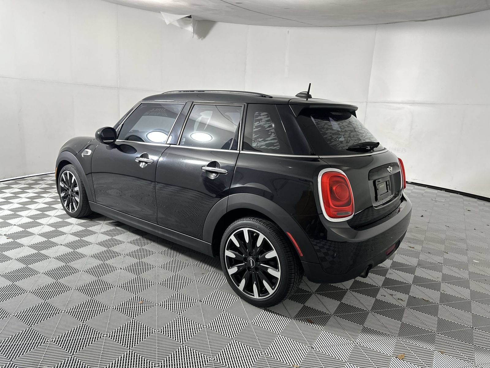 Used 2016 MINI Cooper 4-Door Hardtop FWD image 6