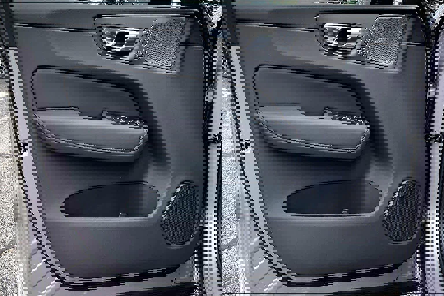 New 2026 Volvo XC60 B5 Plus w/ Protection Package Premier AWD/4WD image 11