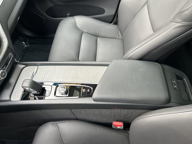 Certified 2025 Volvo XC60 B5 Plus AWD/4WD image 26