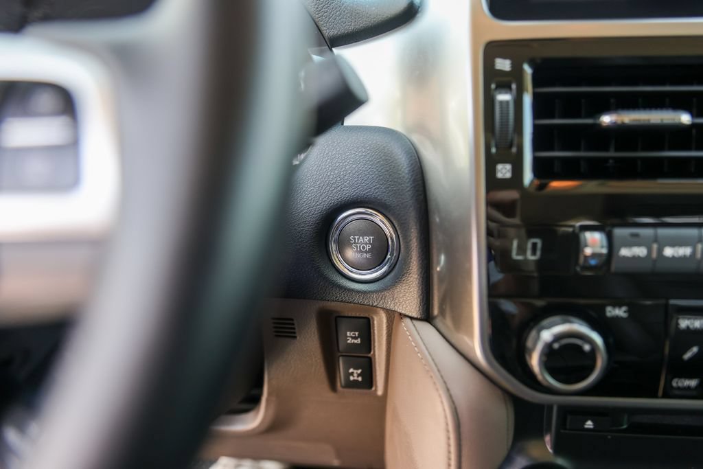 Used 2023 Lexus GX 460 Luxury w/ Accessory Package AWD/4WD image 18