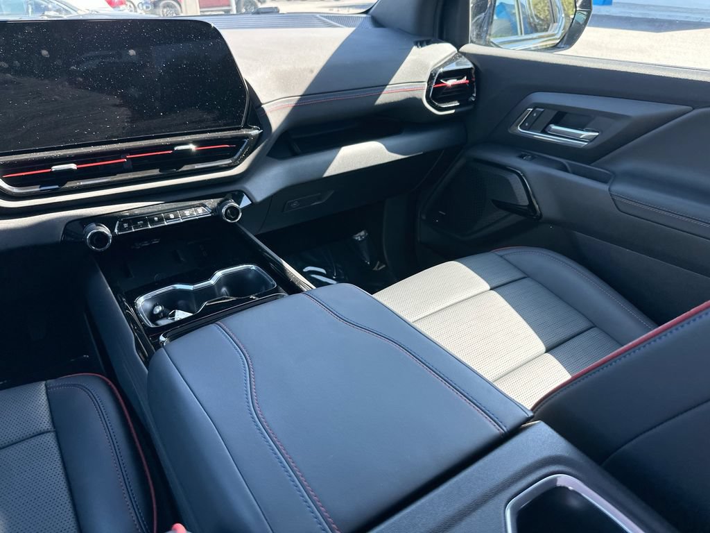Certified 2025 Chevrolet Silverado EV RST AWD/4WD image 23