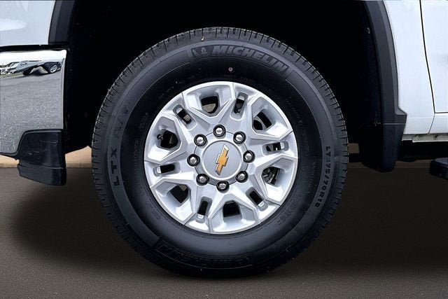 Certified 2022 Chevrolet Silverado 3500 LT w/ Convenience Package AWD/4WD image 8