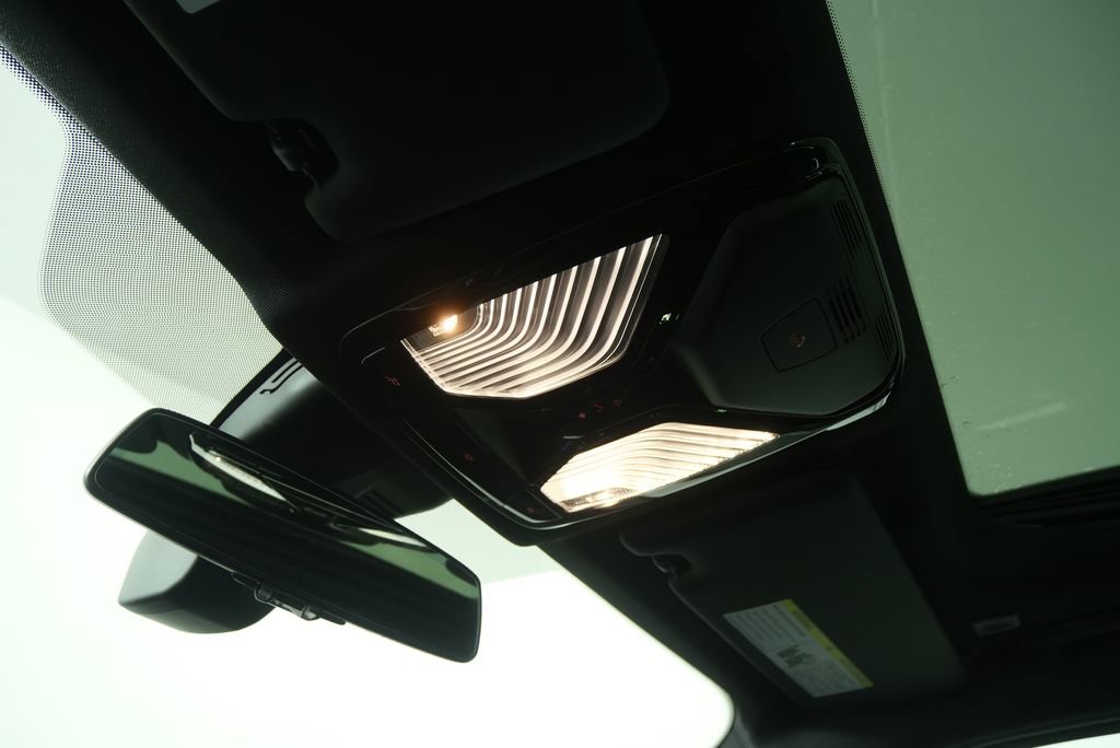 Used 2025 BMW 330i Sedan image 25