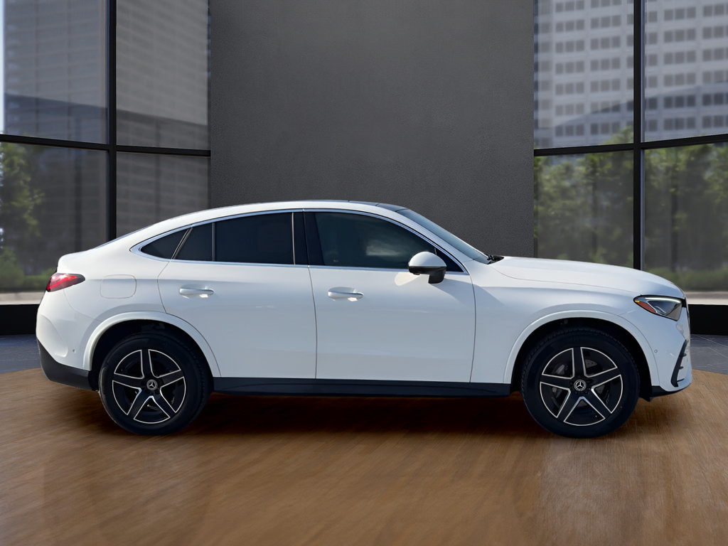Used 2025 Mercedes-Benz GLC 300 4MATIC image 4