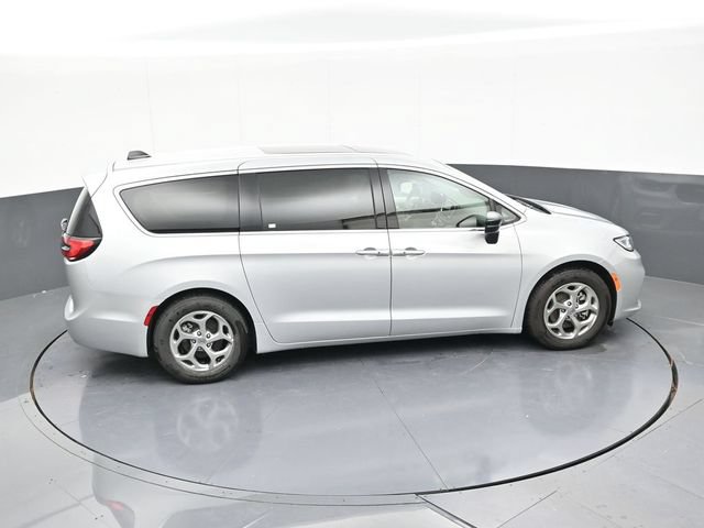 Used 2024 Chrysler Pacifica Limited FWD image 58