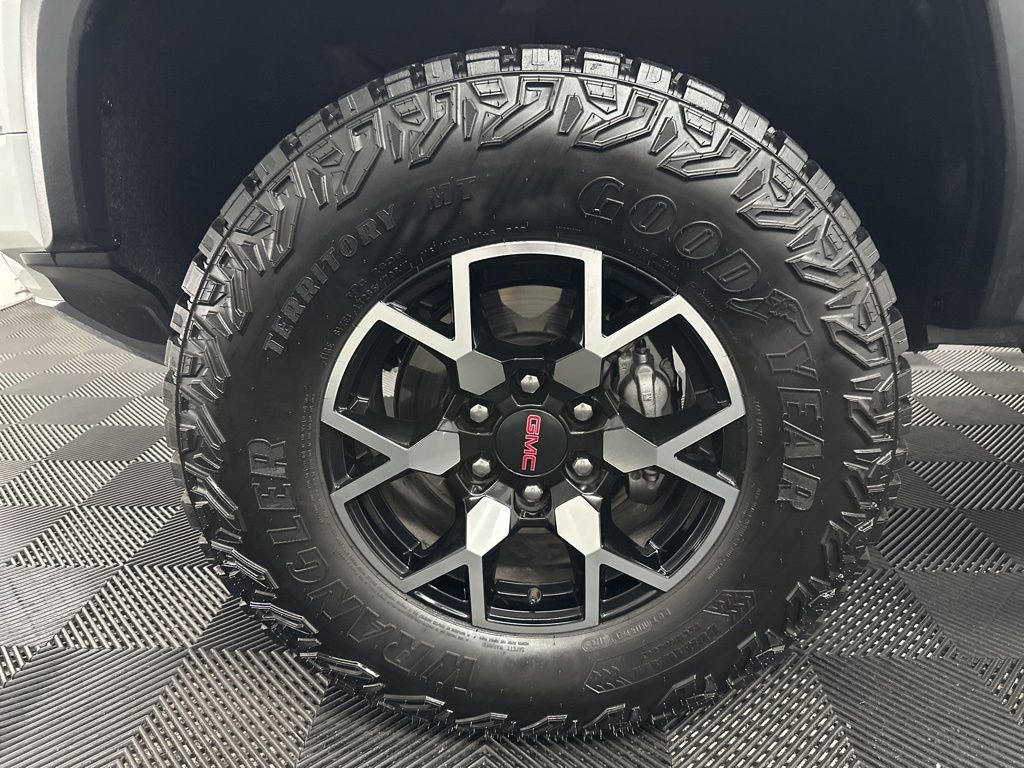 Used 2025 GMC Canyon AT4 w/ AT4X Package image 35